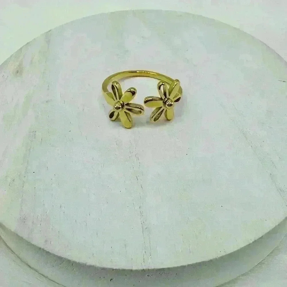 Golden Daisy Ring Size 9